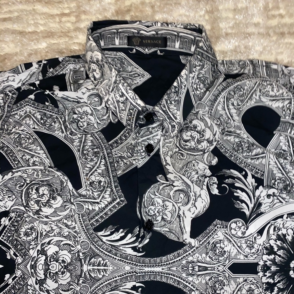 SOLD Authentic mens Versace shirt - Picture 2 of 6